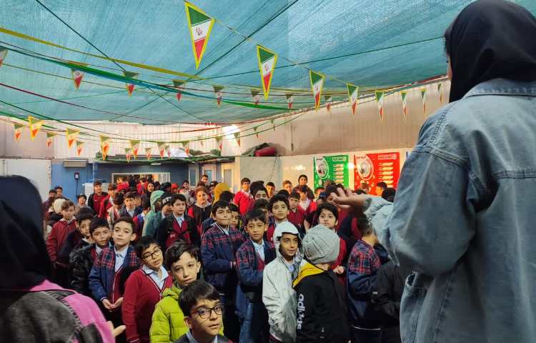 برگزاری مراسم صبحگاهی توسط تیم زبان 5