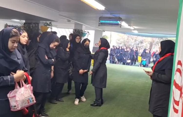 برگزاری مراسم صبحگاه و ارائه ویژه برنامه تقویم روز 1