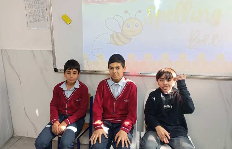 برگزاری مرحله‌ی اول مسابقه Spelling Bee به صورت درون کلاسی 3