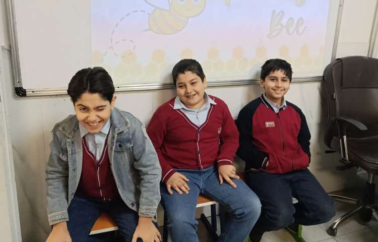 برگزاری مرحله‌ی اول مسابقه Spelling Bee به صورت درون کلاسی