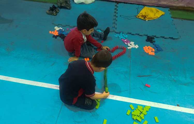 برگزاری مسابقات دومینو توسط دانش‌آموزان پیش دبستان انجام شد. 4