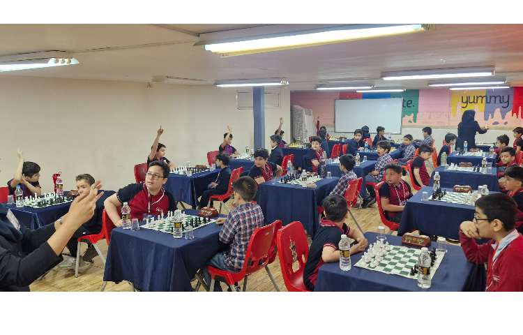 برگزاری مسابقات ورزشی بین شعب علوی(شطرنج، دارت) 8