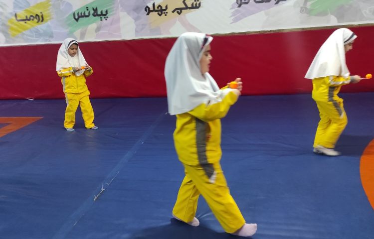 برگزاری مسابقه حمل توپ 1