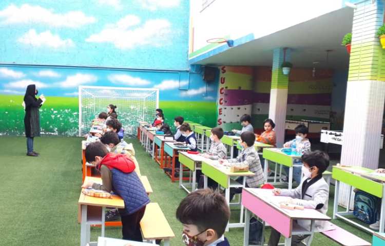 برگزاری مسابقه دست نوشته های طلایی بین دانش آموزان پایه اول 8