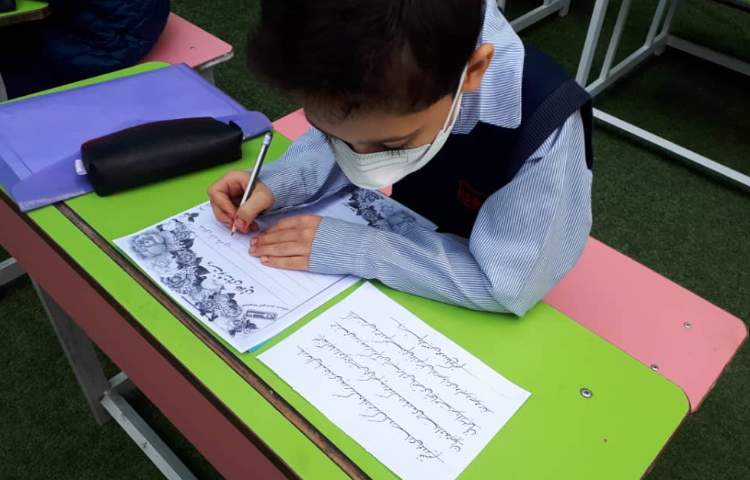 برگزاری مسابقه دست نوشته های طلایی بین دانش آموزان پایه اول 6