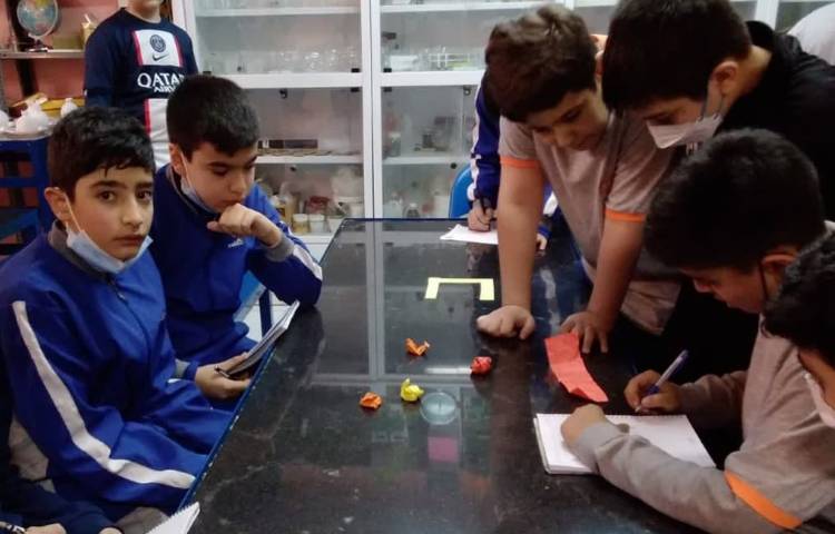 برگزاری مسابقه مث بال پایه ششم دبستان علوی 3