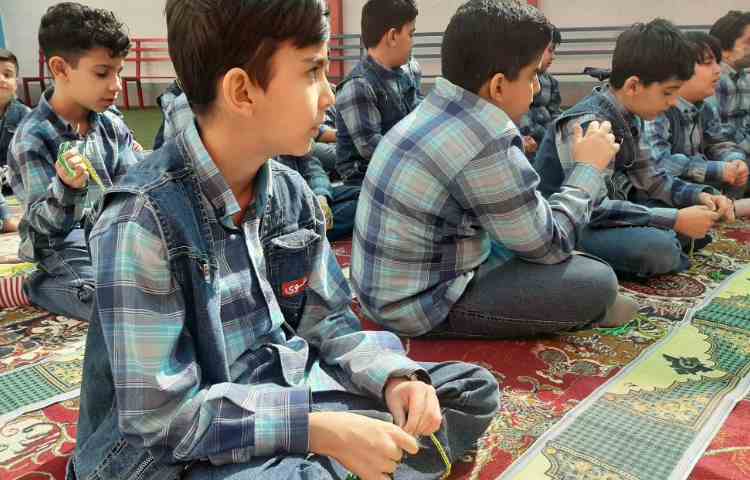 :برگزاری نماز جماعت در آخرین جلسه کلاس قرآن با مشارکت دانش آموزان عزیز در حیاط مدرسه 6