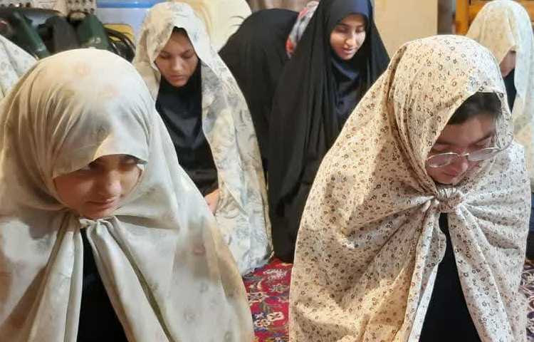 برگزاری نماز جماعت در مسجد 2