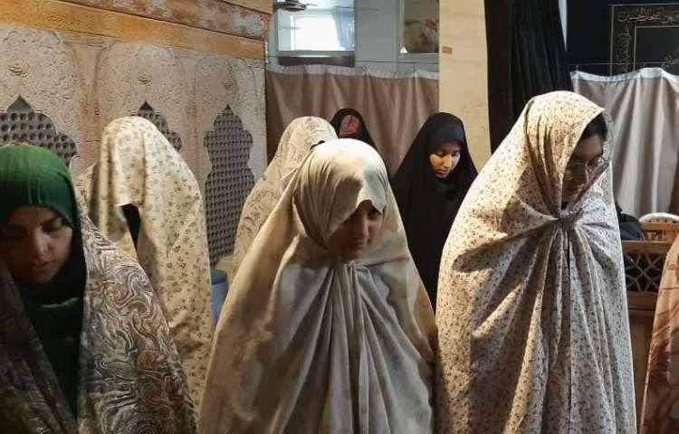 برگزاری نماز جماعت در مسجد 3