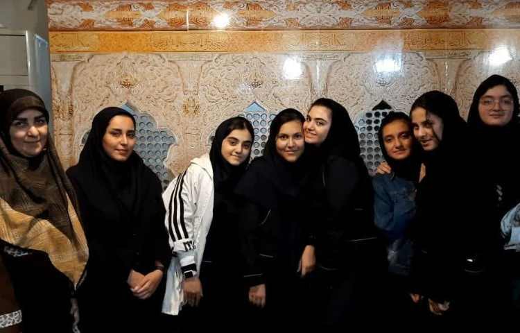 برگزاری نماز جماعت در مسجد 5