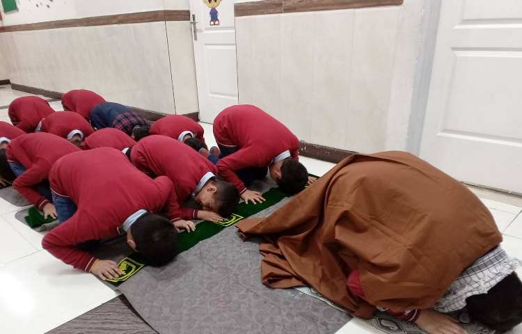 برگزاری نماز جماعت 1