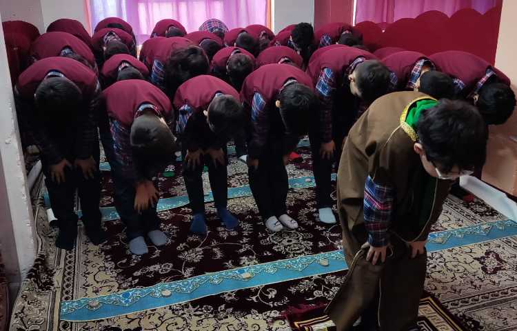 برگزاری نماز کلاس سوم 4