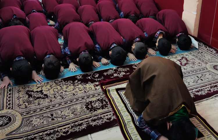 برگزاری نماز کلاس سوم 5