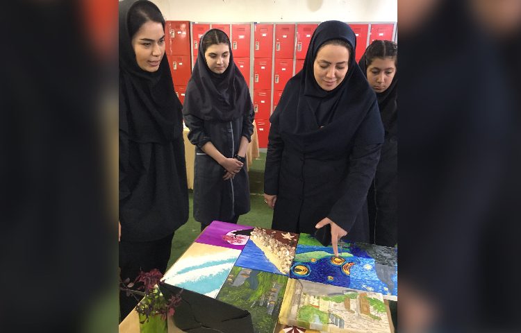 برگزاری نمایشگاه آثار هنری پایه هشتم و نهم 7