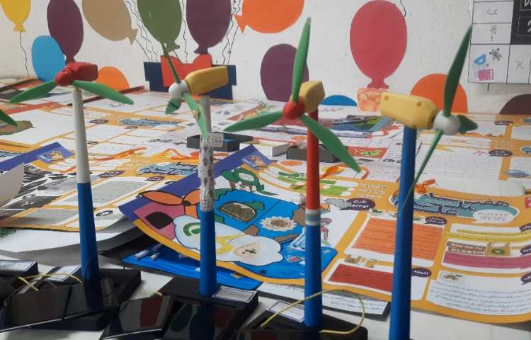 برگزاری نمایشگاه از پوسترها و دست سازه های هفته ملی علوم 4