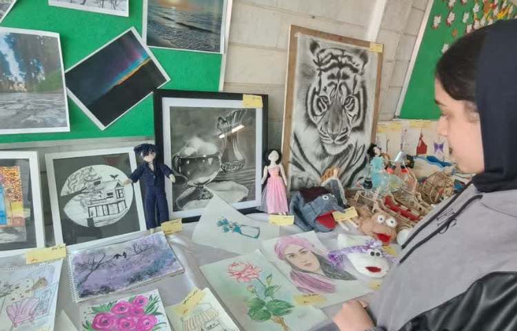 برگزاری نمایشگاه دستاوردهای پژوهشی و هنری دانش آموزان 12