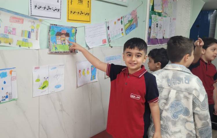 برگزاری نمایشگاه پویش سال نو،منِ نو با نقاشی ها و نوشته های دانش آموزان 4