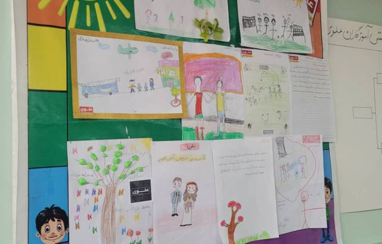 برگزاری نمایشگاه پویش سال نو،منِ نو با نقاشی ها و نوشته های دانش آموزان 5