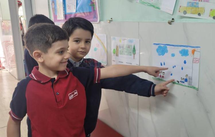 برگزاری نمایشگاه پویش سال نو،منِ نو با نقاشی ها و نوشته های دانش آموزان 8