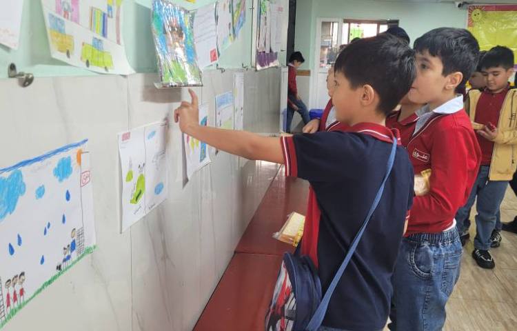 برگزاری نمایشگاه پویش سال نو،منِ نو با نقاشی ها و نوشته های دانش آموزان 11