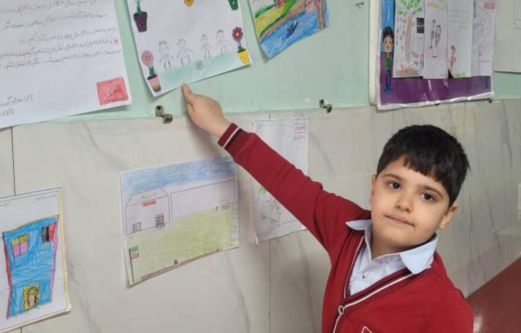 برگزاری نمایشگاه پویش سال نو،منِ نو با نقاشی ها و نوشته های دانش آموزان 13