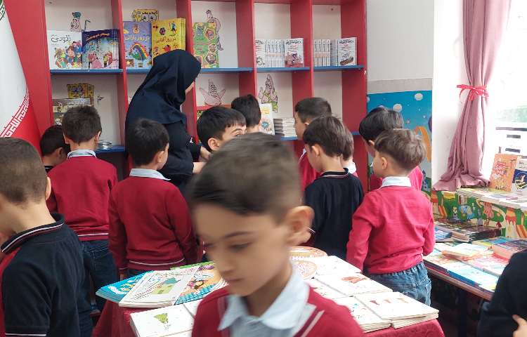 برگزاری نمایشگاه کتاب به مناسبت هفته ی کتابخوانی 4