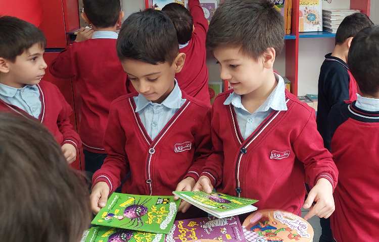 برگزاری نمایشگاه کتاب به مناسبت هفته ی کتابخوانی 9