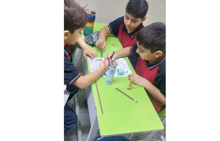 برگزاری نمایشگاه کلاسی با عنوان تلفیق هنر و علوم 5