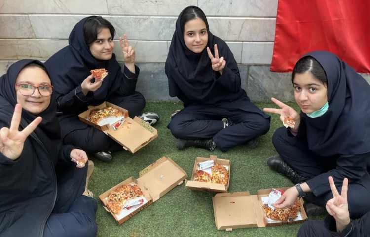 برگزاری کارسوق در متوسطه دخترانه دوره اول علوی 7