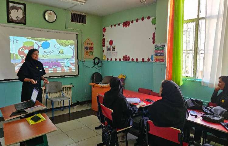 برگزاری کارگاه ارتقا آموزشی همکاران زبان با عنوان نحوه تدریس داستان در کتاب های AlV phonics 5