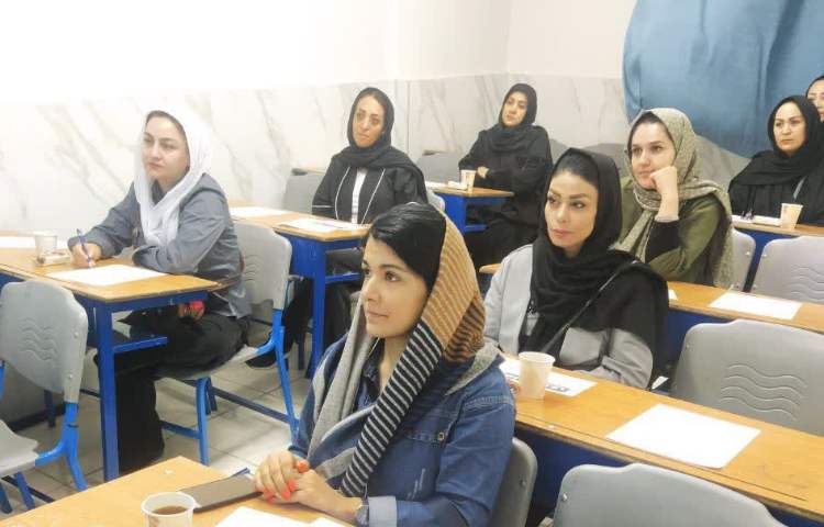 برگزاری کارگاه روانشناسی ویژه اولیا در مدرسه 1403-1402 2