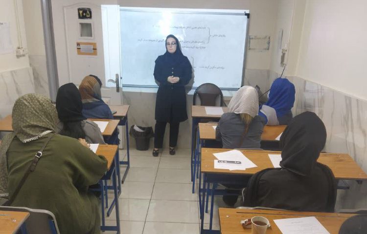 برگزاری کارگاه روانشناسی ویژه اولیا در مدرسه 1403-1402 3