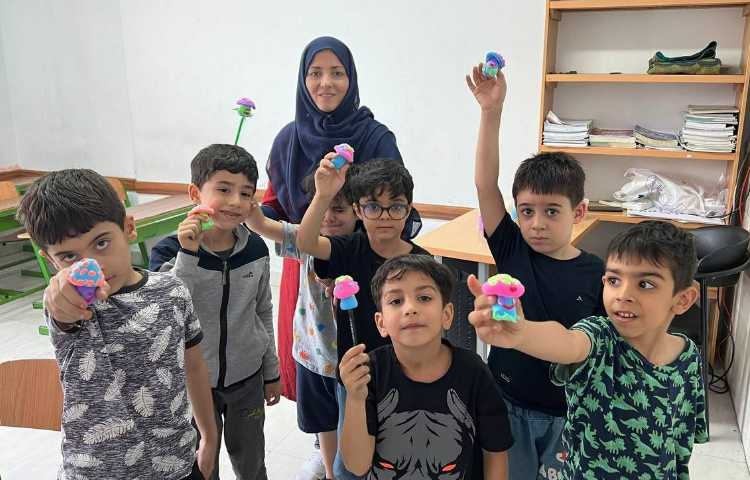 برگزاری کلاس خمیر رنگی رنگی در پایگاه تابستانی دبستان علوی نوین 1