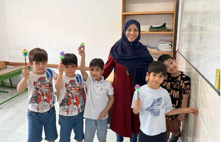 برگزاری کلاس خمیر رنگی رنگی در پایگاه تابستانی دبستان علوی نوین 2