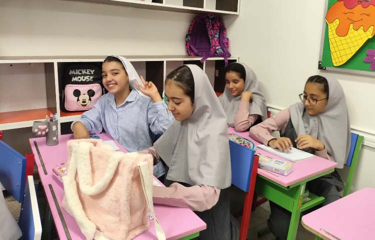 برگزاری کلاس زبان و انجام فعالیت 3