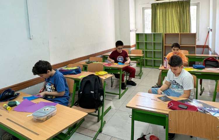 برگزاری کلاس علوم جذاب در دبستان علوی نوین 2