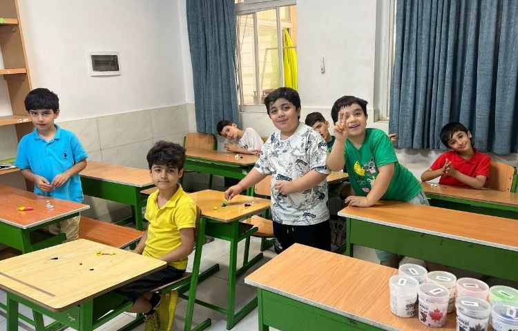 برگزاری کلاس قصه های خمیری در دبستان علوی نوین 2