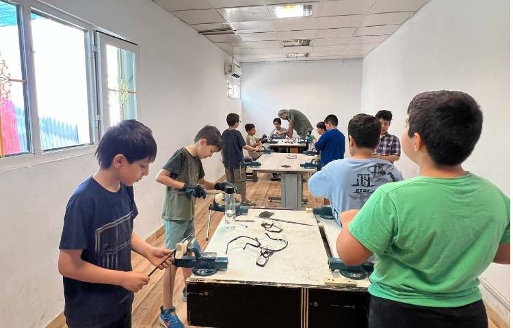 برگزاری کلاس مجسمه سازی با چوب در دبستان علوی نوین 4