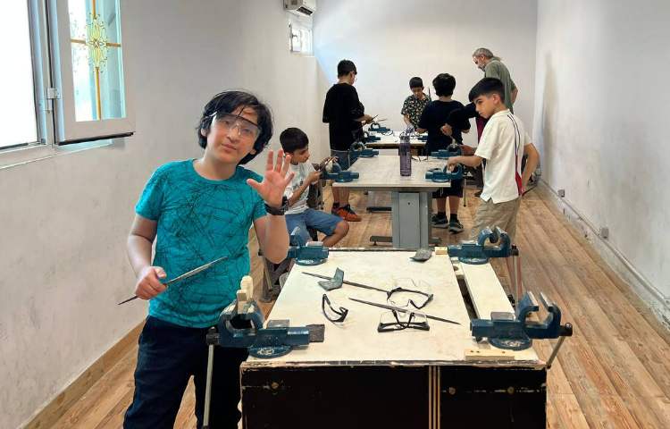 برگزاری کلاس مجسمه سازی با چوب در دبستان علوی نوین 6