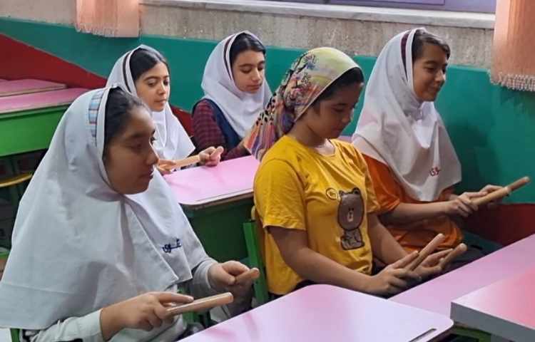 برگزاری کلاس های ریتم و گیم در دبستان دخترانه پرتوعلوی شیراز 1