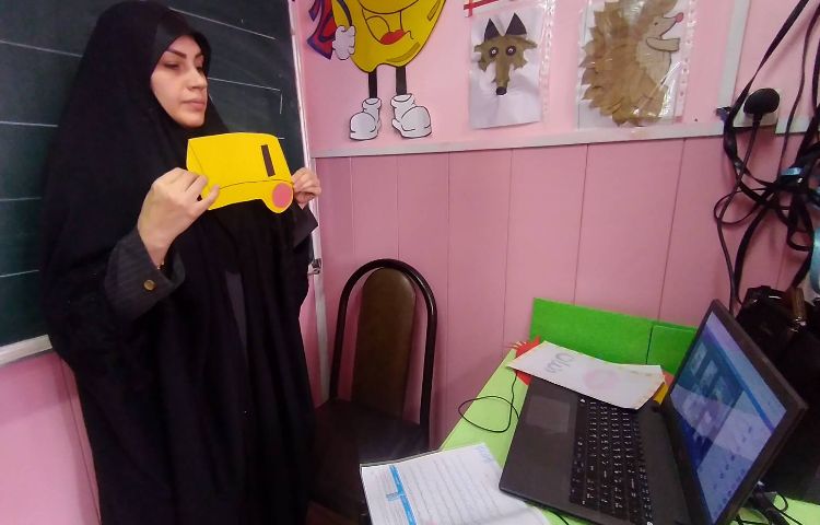 :برگزاری کلاس های پایه، زبان و فوق برنامه و تبریک روز پرستار در کلاس های آنلاین دبستان علوی 17