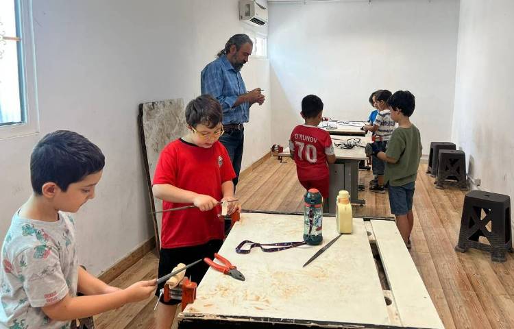 برگزاری کلاس پرنده چوبی - دوم فرهان در دبستان علوی نوین 1