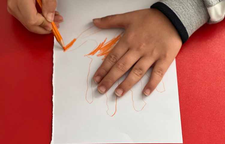 برگ پاییزی باانگشتان دست 10