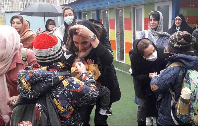 بزرگداشت روز مادر دانش آموزان دبستان علوی 11