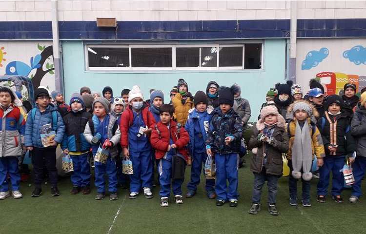 بزرگداشت روز مادر دانش آموزان دبستان علوی 13