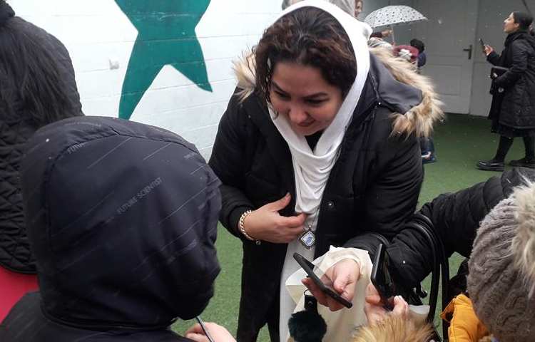 بزرگداشت روز مادر دانش آموزان دبستان علوی 16