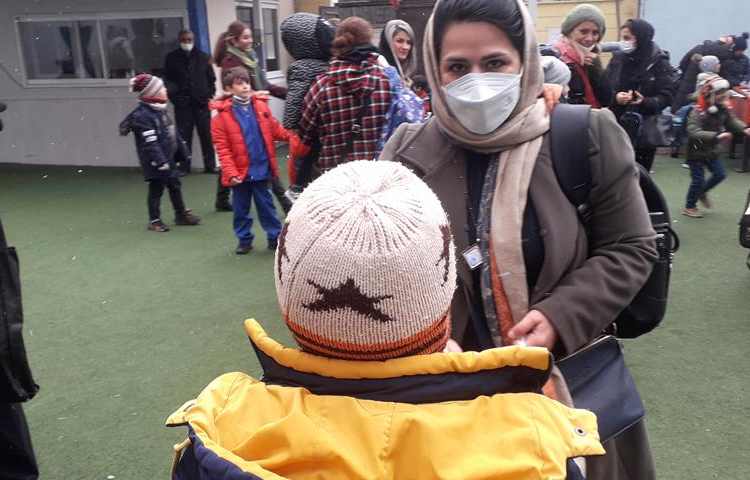 بزرگداشت روز مادر دانش آموزان دبستان علوی 17