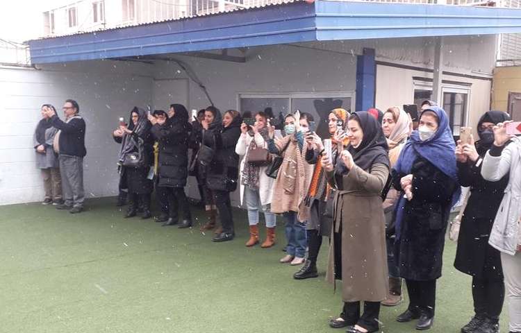 بزرگداشت روز مادر دانش آموزان دبستان علوی 2