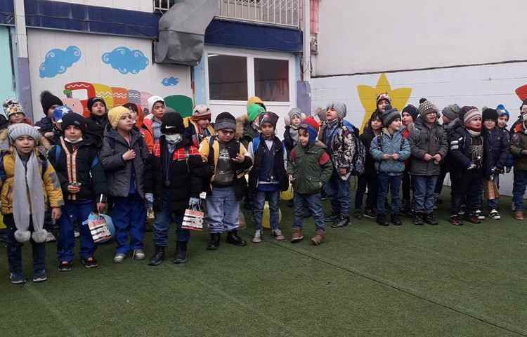 بزرگداشت روز مادر دانش آموزان دبستان علوی 3