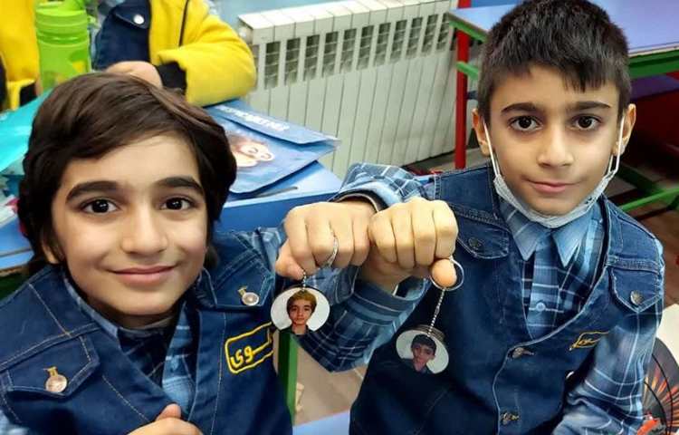 بزرگداشت روز مادر دانش آموزان دبستان علوی 34